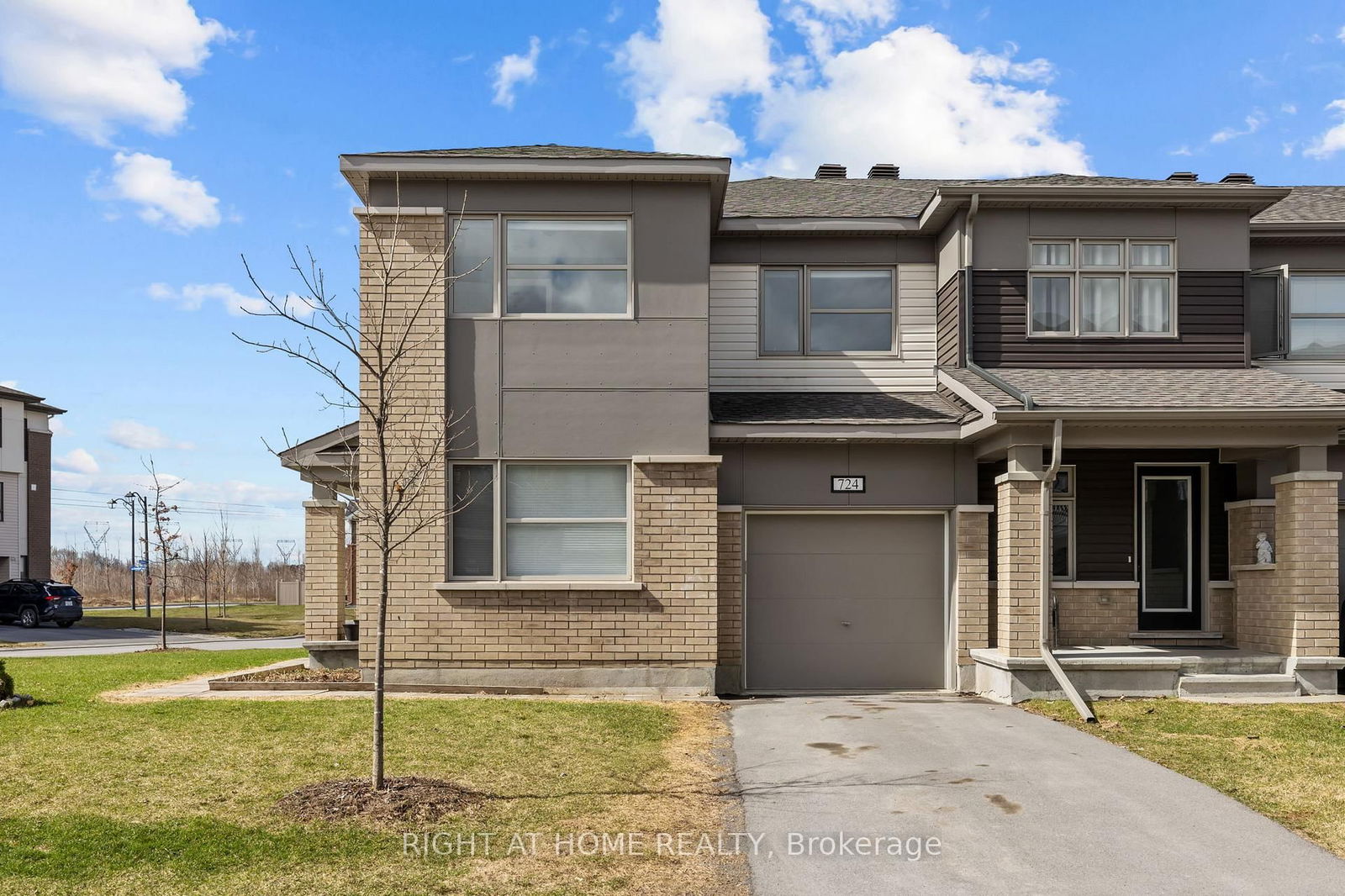 Townhouse for sale at 724 JUNEBERRY Lane, Ottawa, Kanata - Emerald Meadows/Trailwest, K2V 0K7 - MLS: X12156365