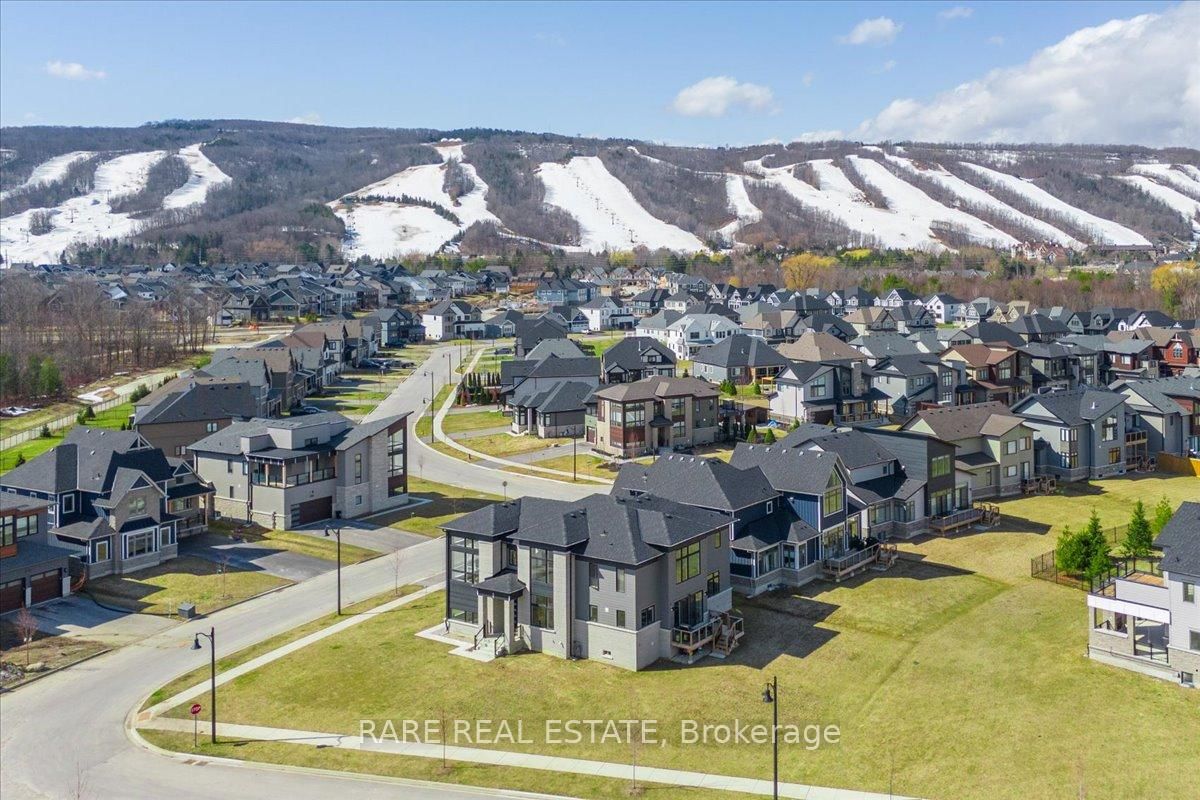 Detached House for sale at 120 Stoneleigh Drive, Blue Mountains, Blue Mountains, L9Y 5J6 - MLS: X12156379
