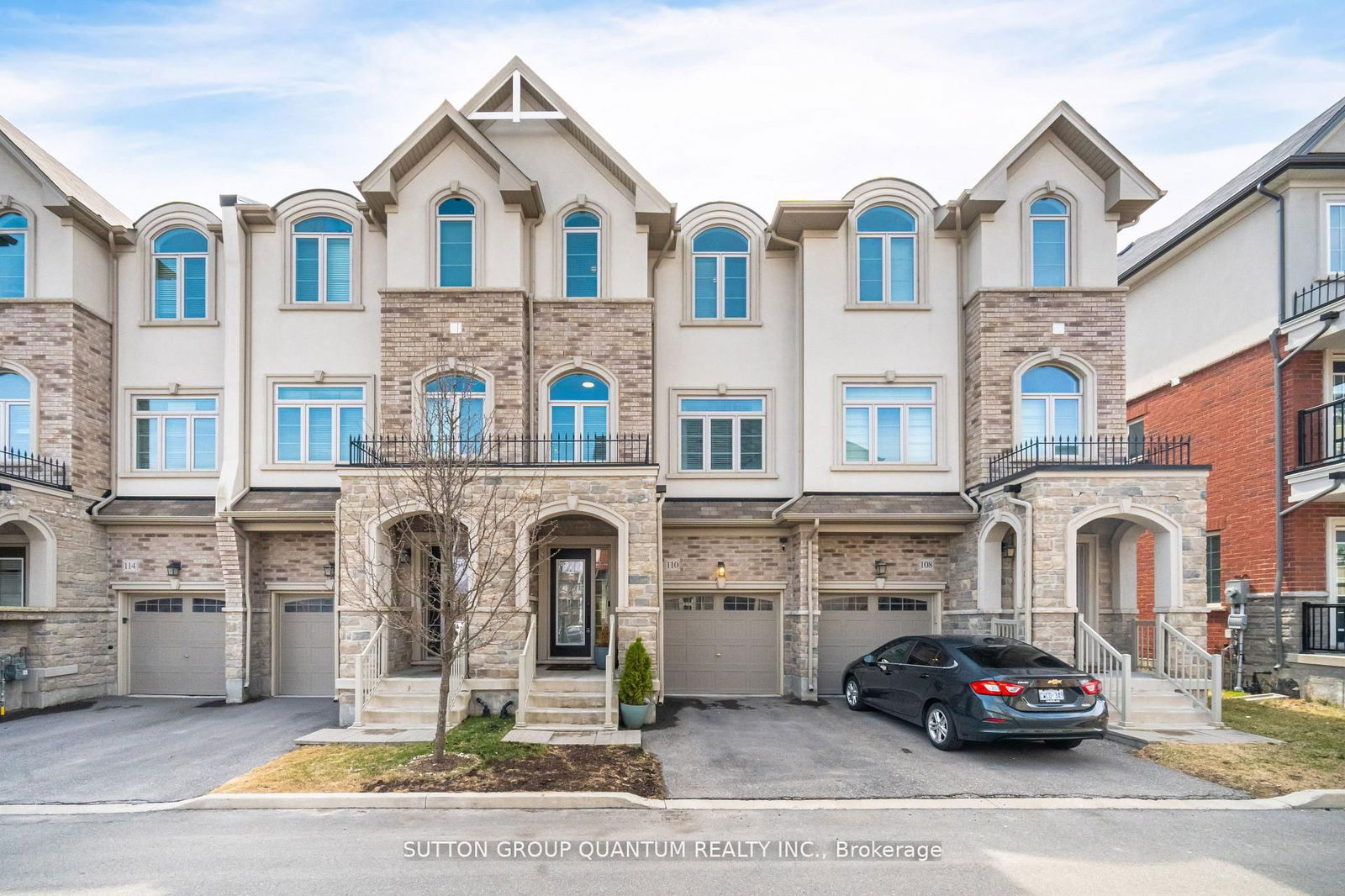 Townhouse for sale at 110 Borers Creek Circle, Hamilton, Waterdown, L8B 1W3 - MLS: X12156468