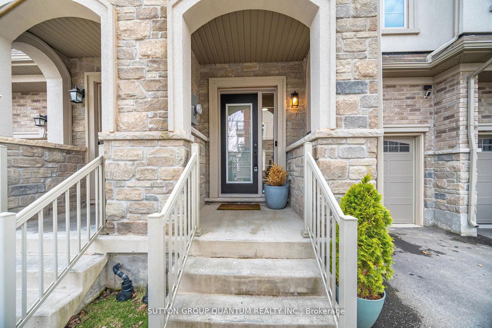 Townhouse for sale at 110 Borers Creek Circle, Hamilton, Waterdown, L8B 1W3 - MLS: X12156468