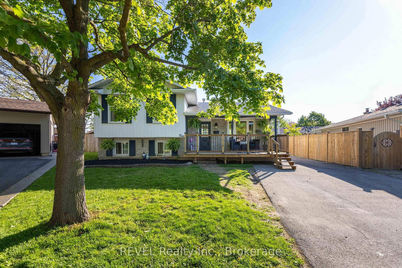 Detached House for sale at 4 ELAINE Court, St. Catharines, Lakeport, L2N 6S1 - MLS: X12156510