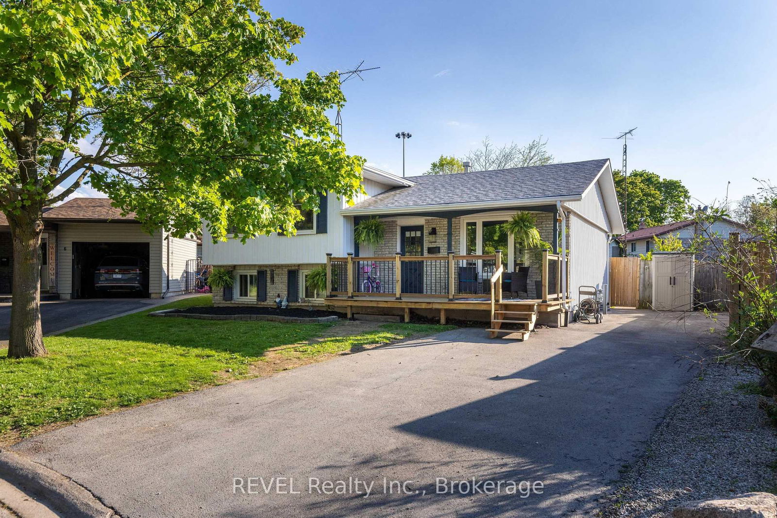 Detached House for sale at 4 ELAINE Court, St. Catharines, Lakeport, L2N 6S1 - MLS: X12156510