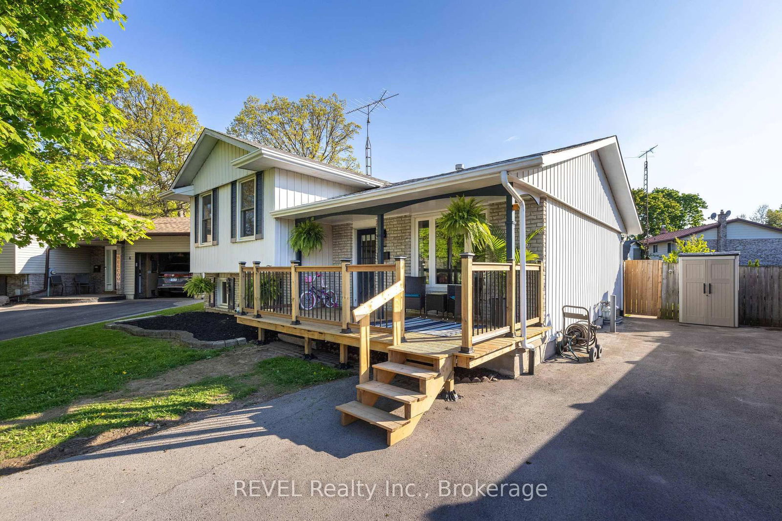Detached House for sale at 4 ELAINE Court, St. Catharines, Lakeport, L2N 6S1 - MLS: X12156510