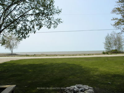 9774 Lake Rd, Lambton Shores - Kettle Point image-0-3