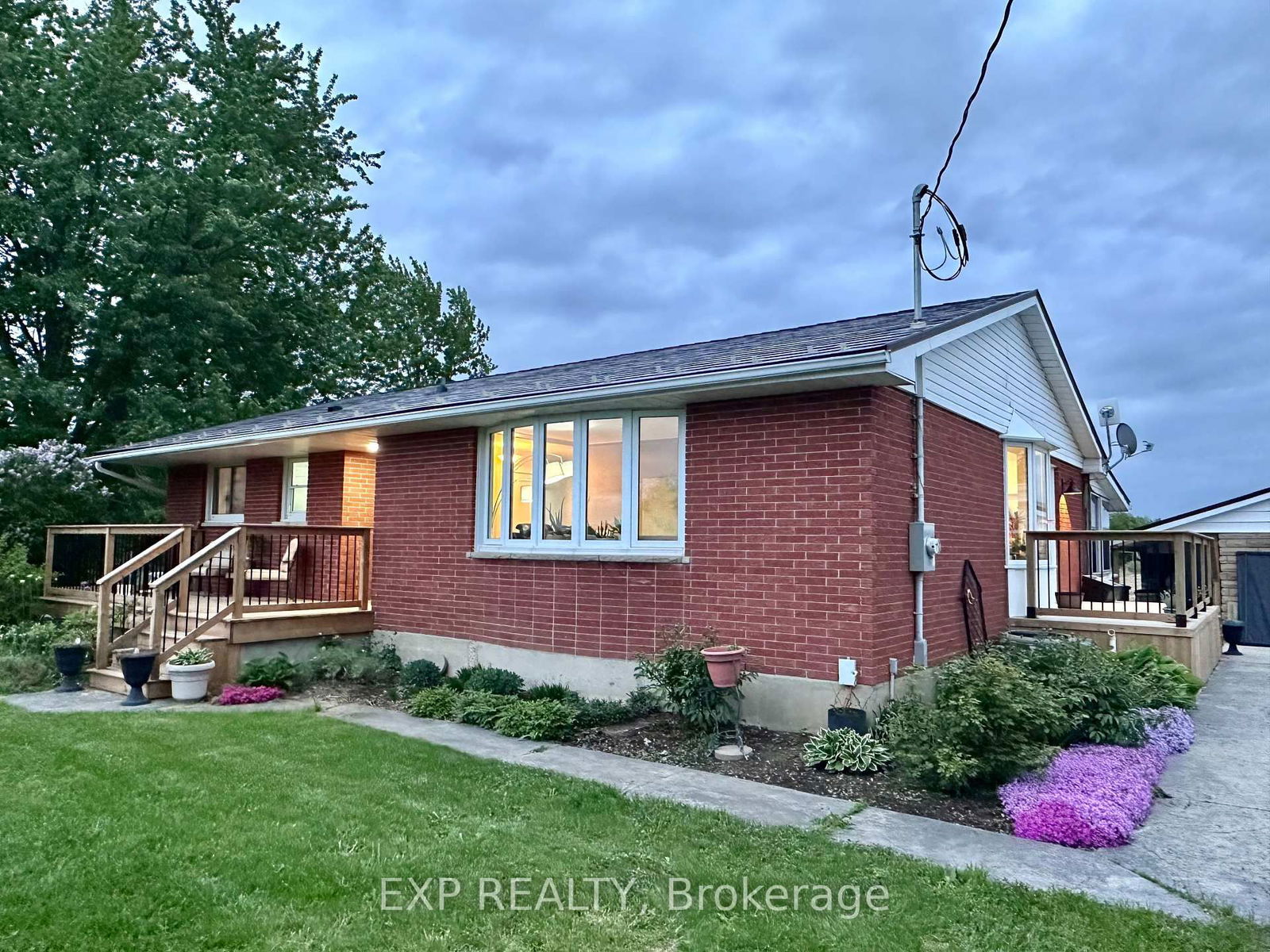 Detached House for sale at 9235 Hickory Drive, Strathroy Caradoc, Rural Strathroy Caradoc, N7G 3H3 - MLS: X12156825