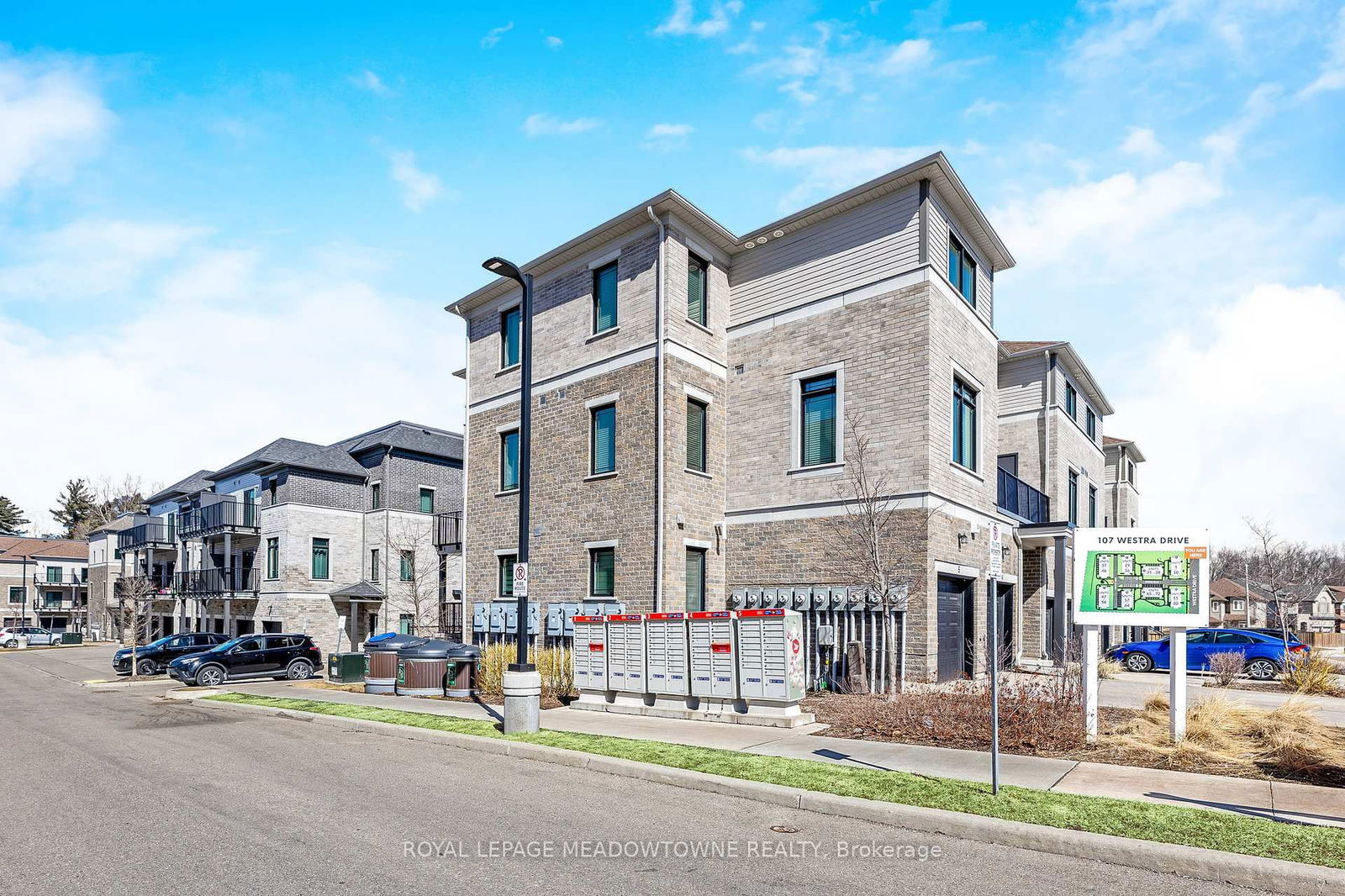 Townhouse for sale at 7-107 Westra Drive, Guelph, Willow West/Sugarbush/West Acres, N1K 0A5 - MLS: X12156913