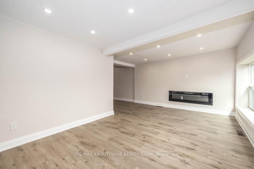 Detached House for sale at 131 West Avenue, Hamilton, Landsdale, L8L 5C4 - MLS: X12156943