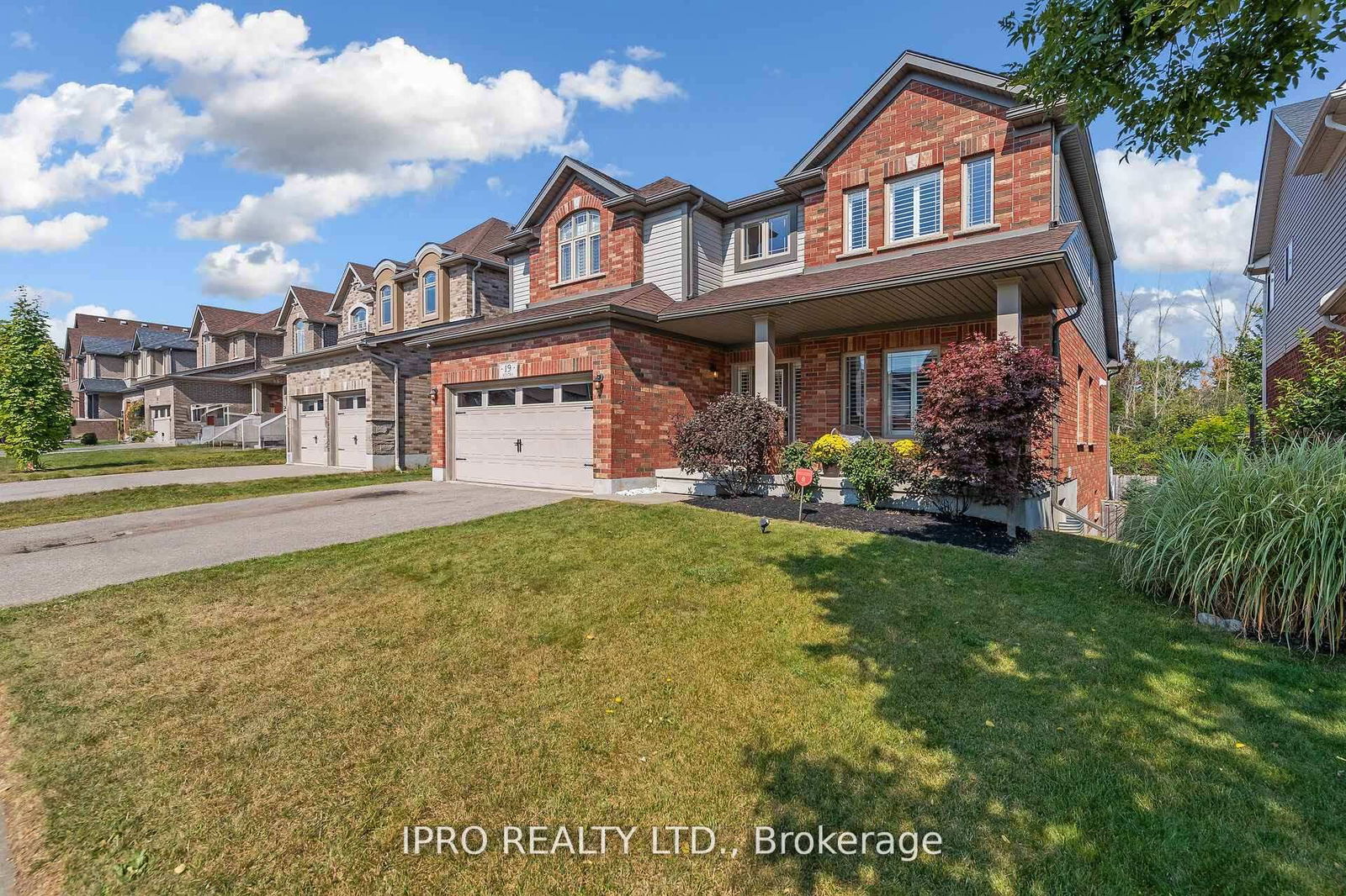Detached House for sale at 19 Westra Drive, Guelph, Willow West/Sugarbush/West Acres, N1K 1Z7 - MLS: X12157052