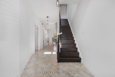 19 Westra Dr, Guelph - Willow West/Sugarbush/West Acres image-0-1