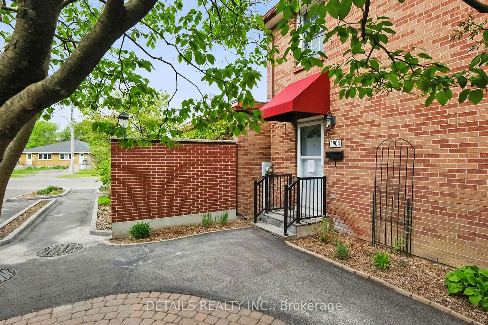 Townhouse for sale at 1904 Russell Road, Ottawa, Elmvale Acres, K1G 1L6 - MLS: X12157059