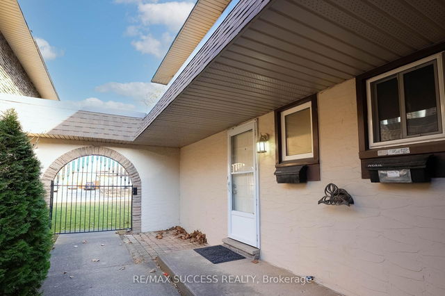 4 - 4230 Meadowvale Drive