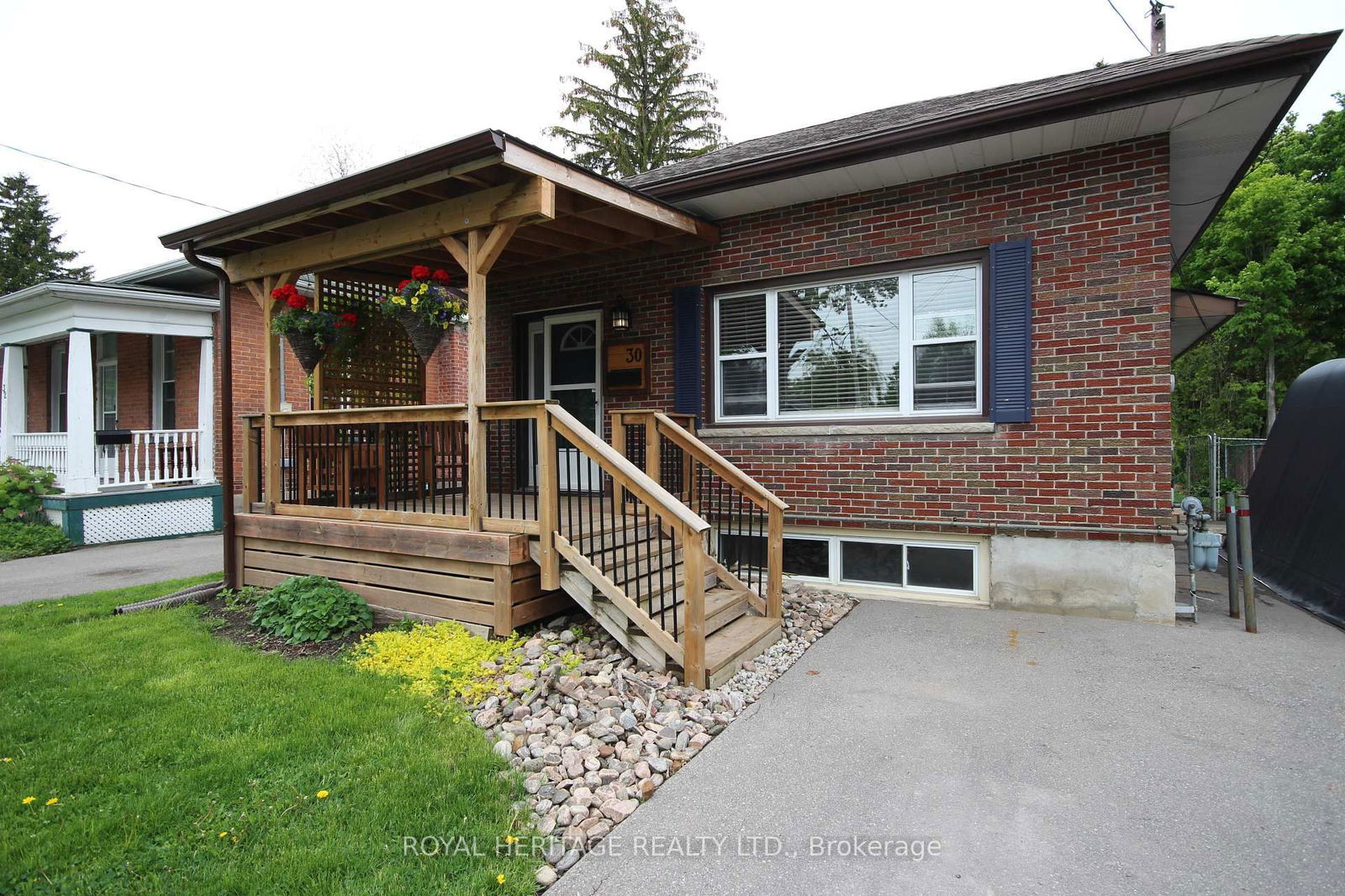 Detached House for sale at 30 Melbourne Street, Kawartha Lakes, Lindsay, K9V 2S8 - MLS: X12157353