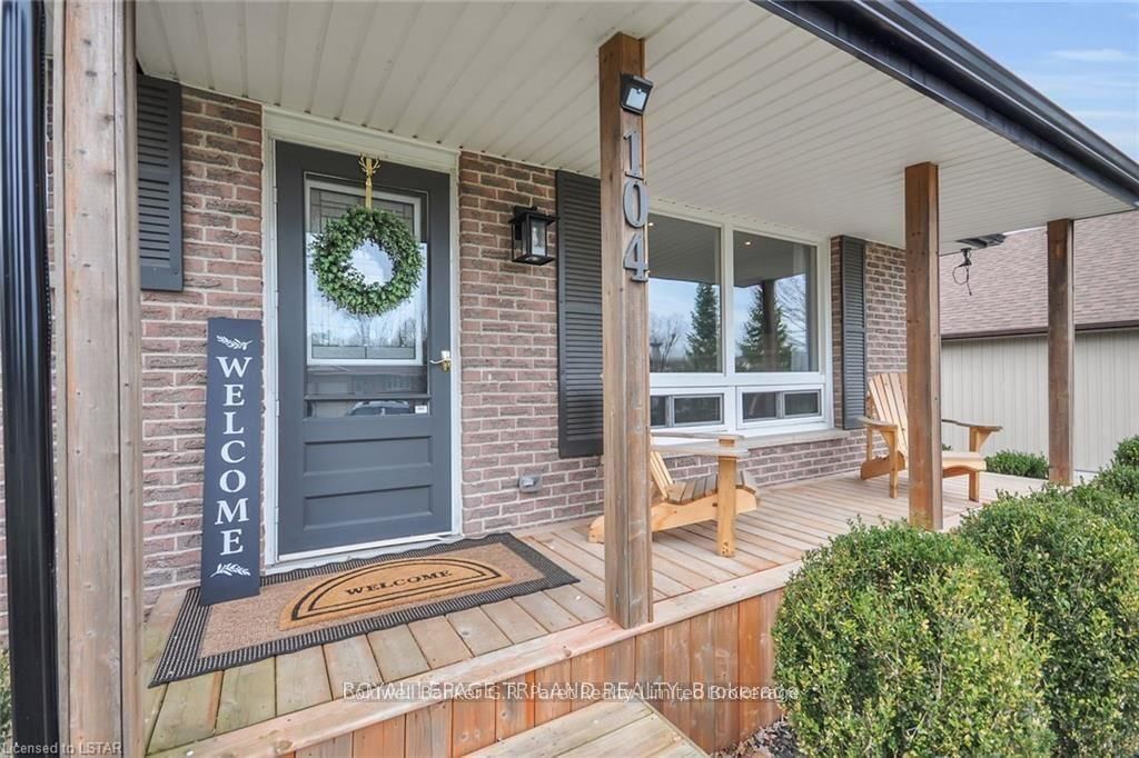 Detached House for sale at 104 Simcoe Crescent, Middlesex Centre, Komoka, N0L 1R0 - MLS: X12157608