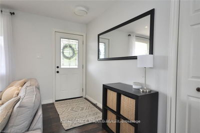 104 Simcoe Cres, Middlesex Centre - Komoka image-0-3