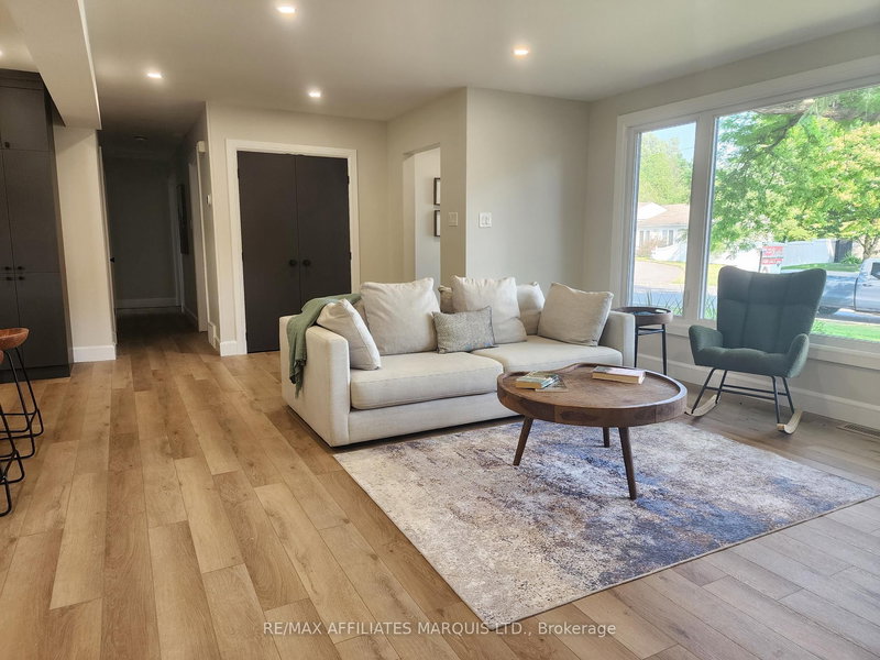 1409 Leonard Ave, Cornwall, K6J 1M9 | Image 3