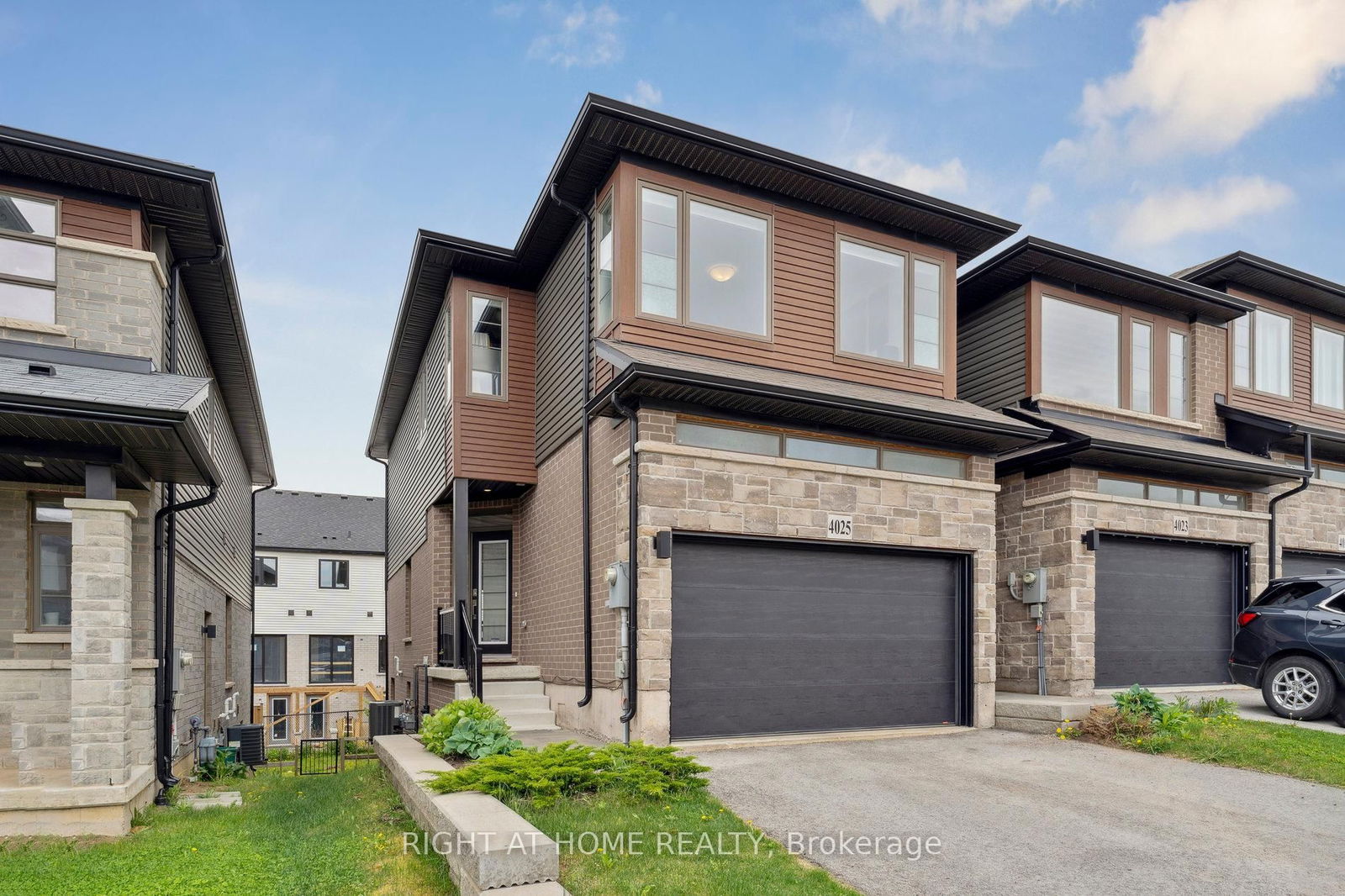 Townhouse for sale at 4025 Crown Street, Lincoln, Beamsville, L3J 0S3 - MLS: X12157677