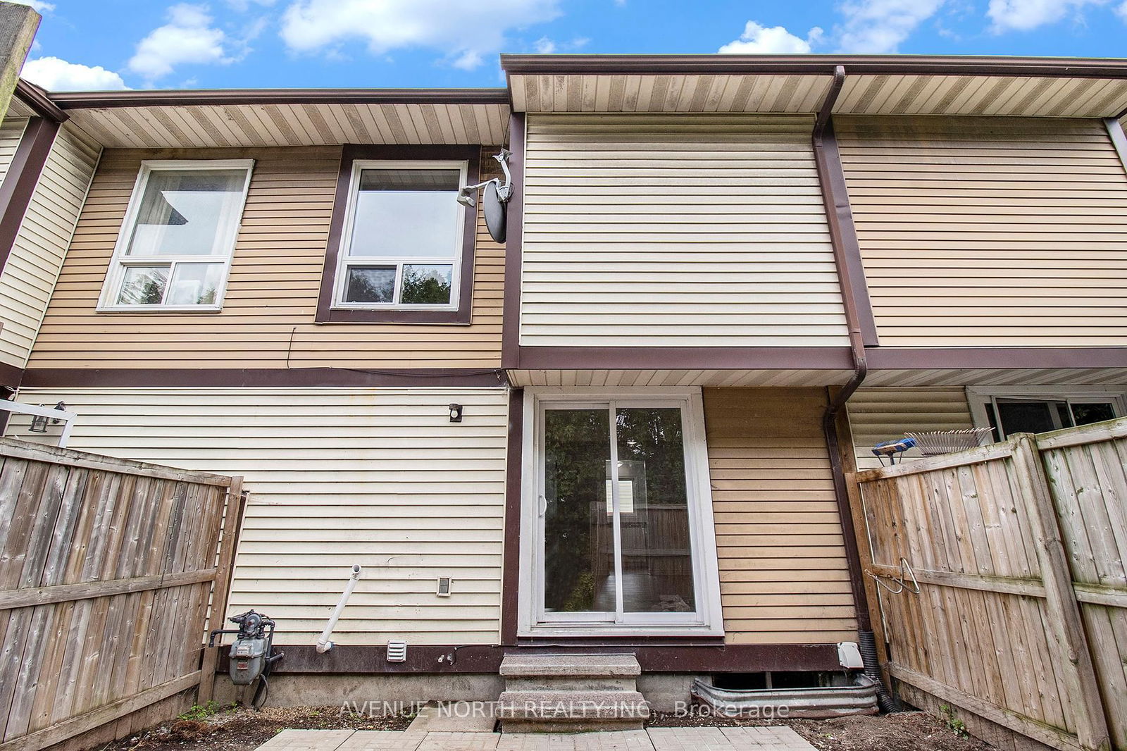 Townhouse for sale at 1372 Foxwell Street, Ottawa, Pineview, K1B 5J2 - MLS: X12157833