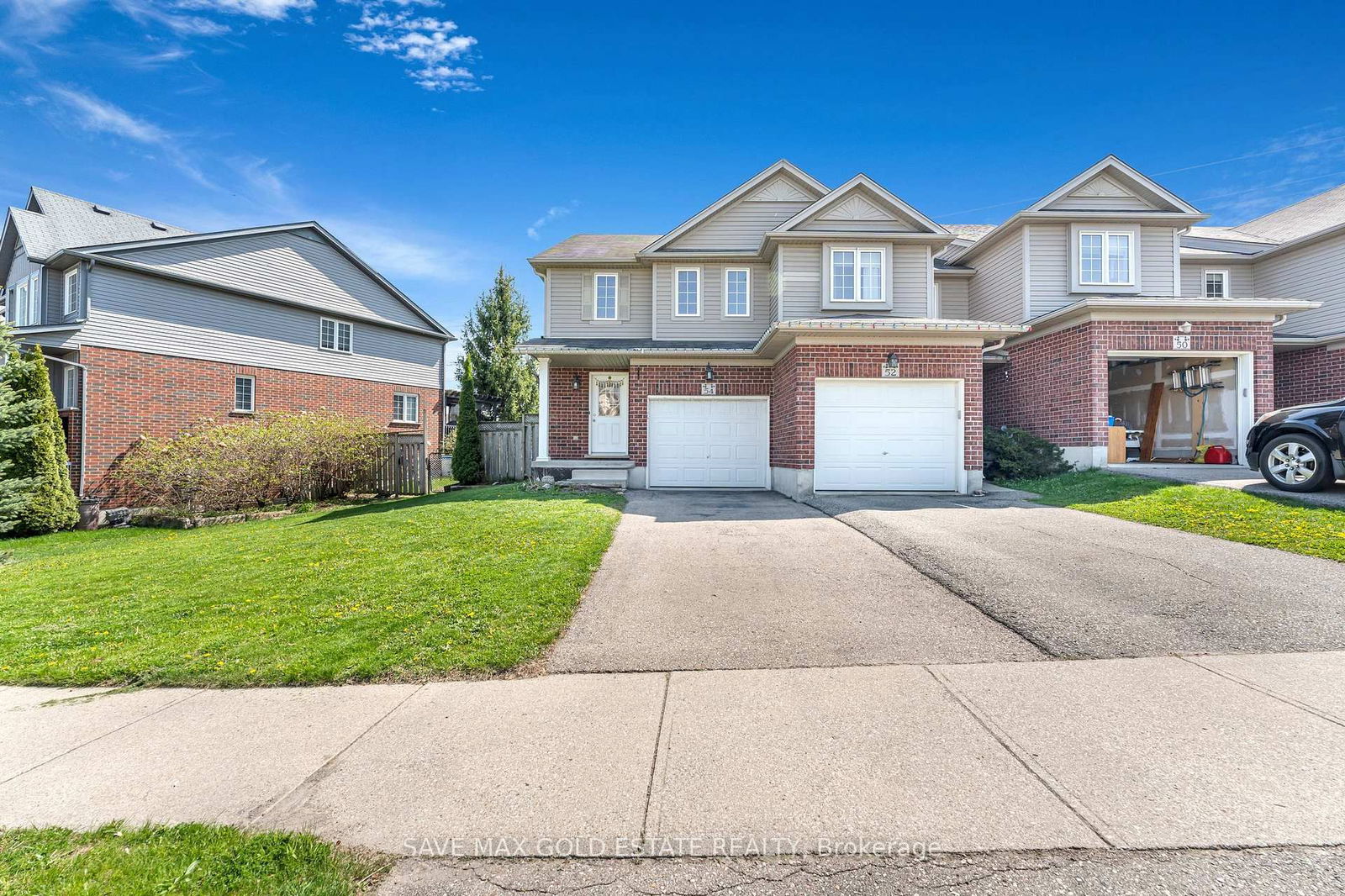 Townhouse for sale at 54 Featherstone Street, Kitchener, N2R 1Z4 - MLS: X12157884