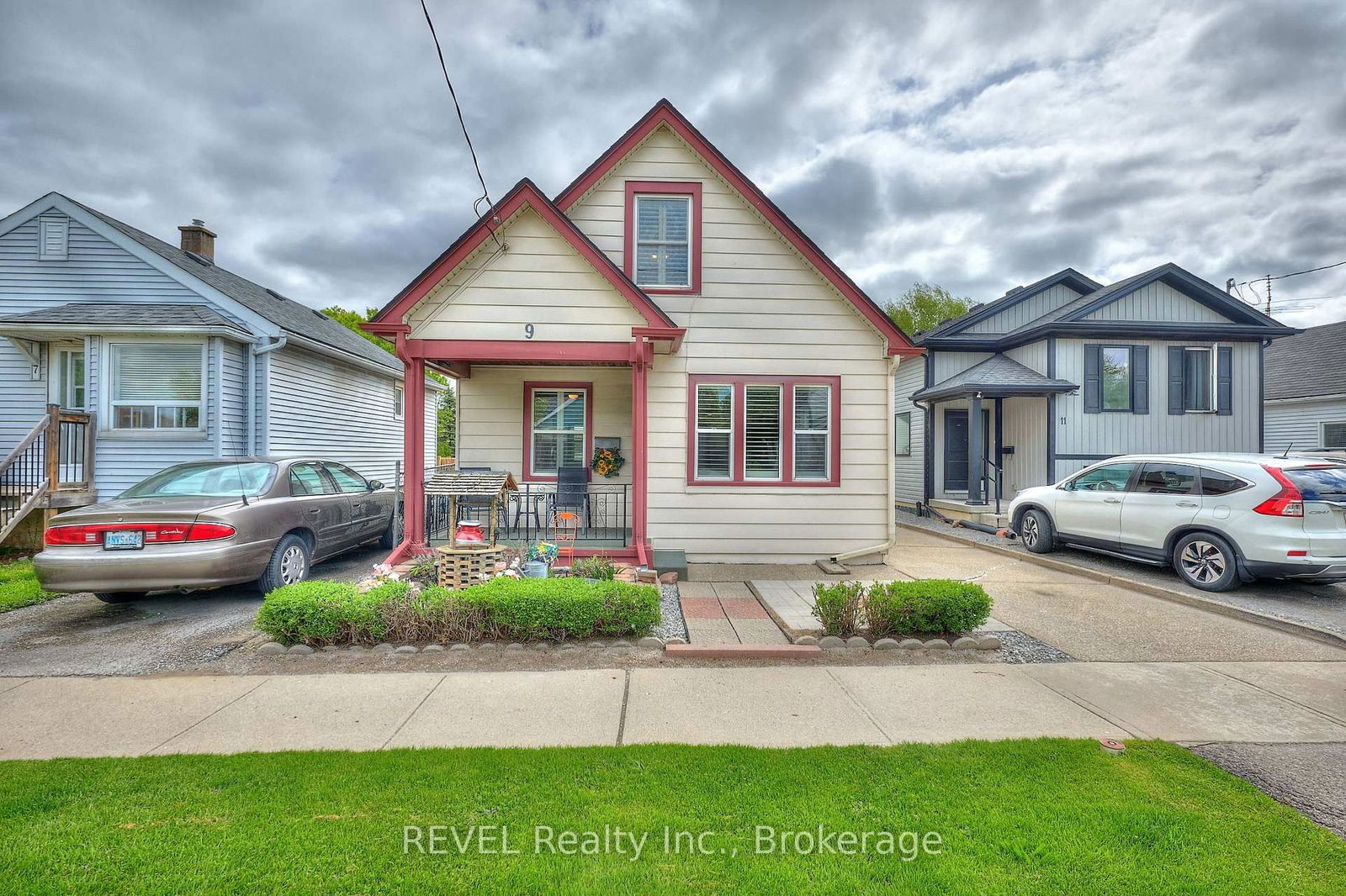 Detached House for sale at 9 Edith Street, St. Catharines, Western Hill, L2S 2P6 - MLS: X12157895