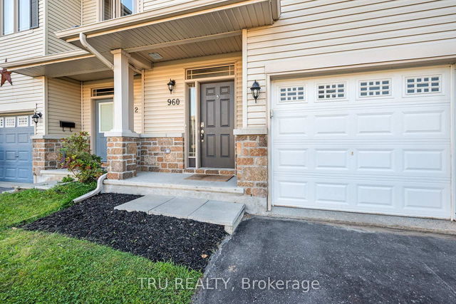 960 Linaria Walk