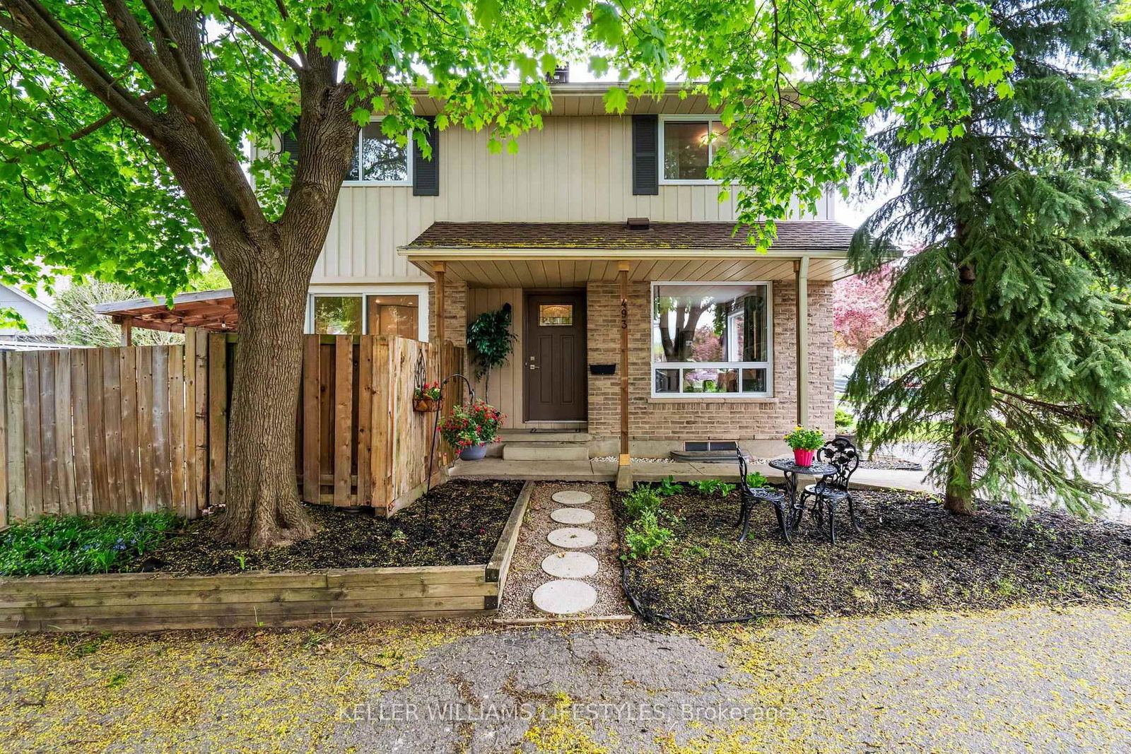 Detached House for sale at 493 Ferndale Court, London South, South Q, N6C 5C2 - MLS: X12158041