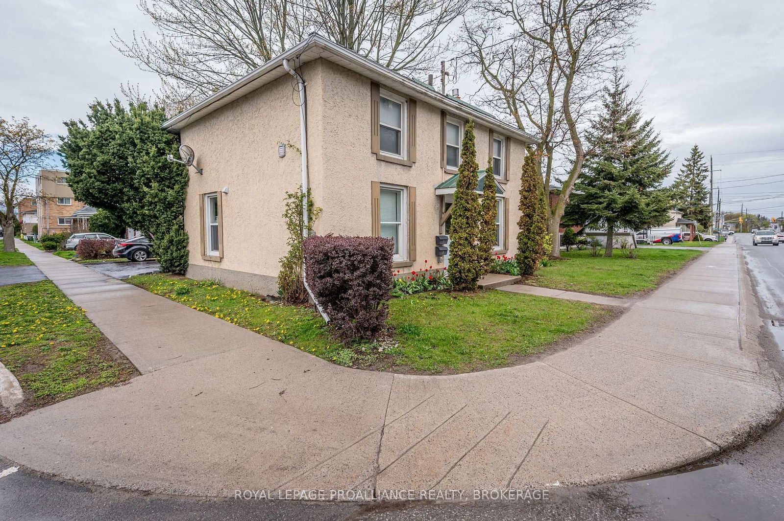 Semi-Detached House for sale at 390 Division Street, Kingston, East of Sir John A. Blvd, K7K 4A7 - MLS: X12158057