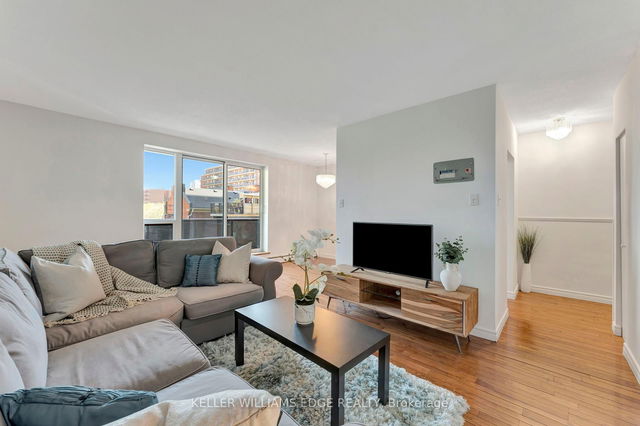 201 - 81 CHARLTON Avenue