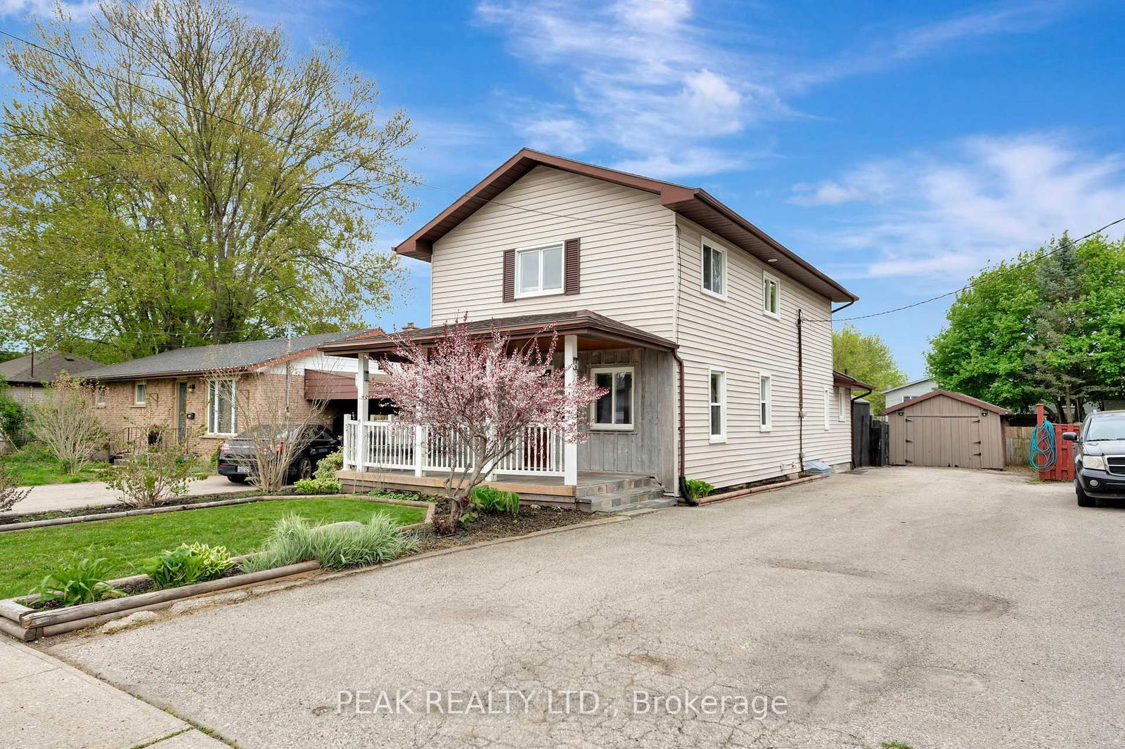 Detached House for sale at 126 Silver Street, Brant, Paris, N3L 1V4 - MLS: X12158097