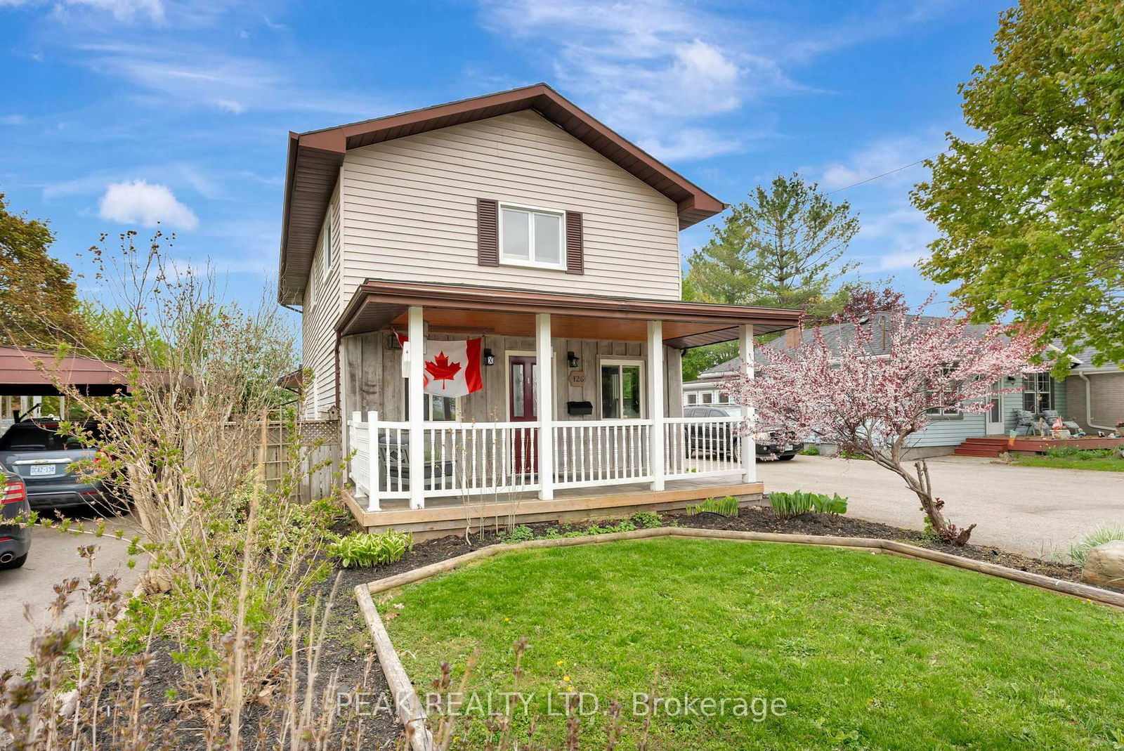 Detached House for sale at 126 Silver Street, Brant, Paris, N3L 1V4 - MLS: X12158097