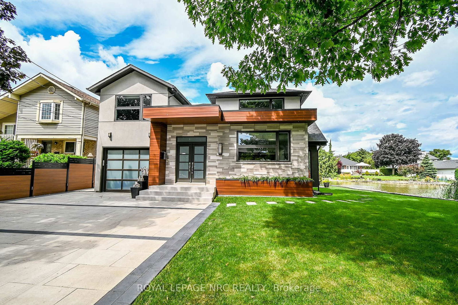 Detached House for sale at 121 Teal Avenue, Hamilton, Lakeshore, L8E 3B5 - MLS: X12158111
