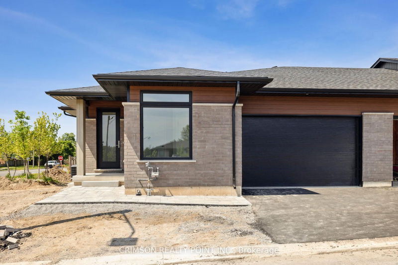Unit 1 — 300 Richmond St, Thorold - Confederation Heights image-0-0