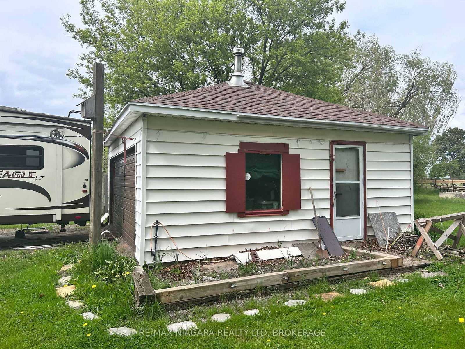 Listing Image 5