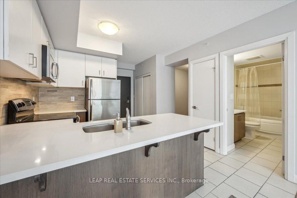 53 Arthur Street S, Unit 302 - Photo 8