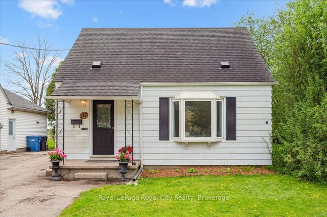 127 Memorial Crescent