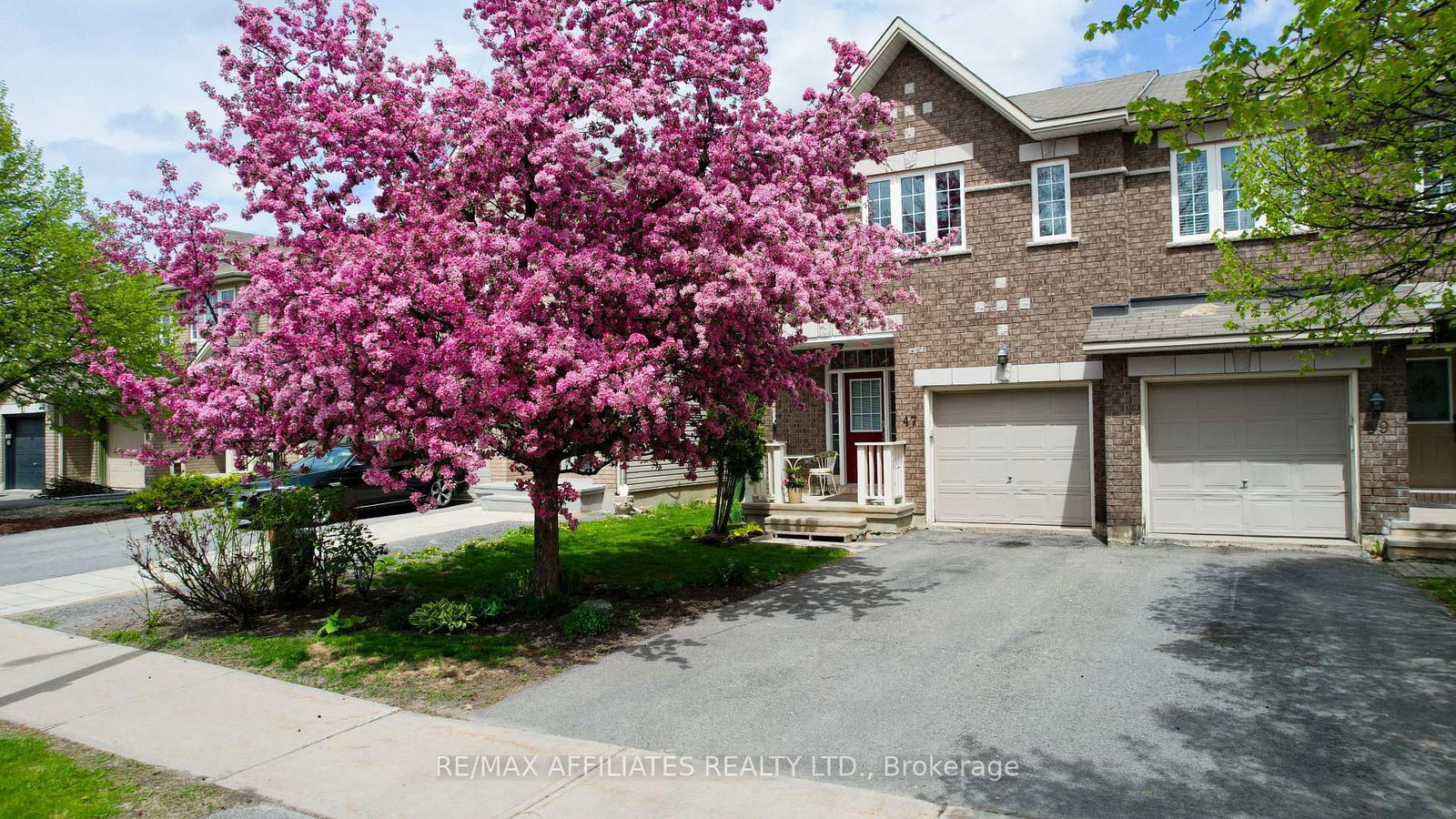 Townhouse for sale at 47 Saddlesmith Circle, Ottawa, Kanata - Emerald Meadows/Trailwest, K2M 2Y9 - MLS: X12159180
