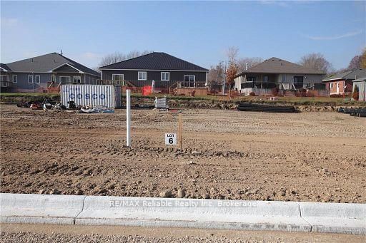 780 BRYANS Dr, Huron East - Brussels image-0-0