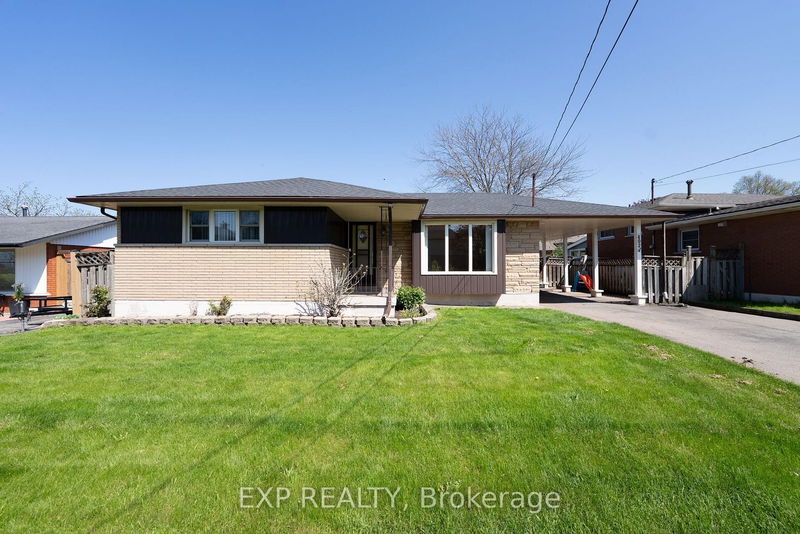 402 Kerman Ave, Grimsby - Grimsby Beach image-0-0