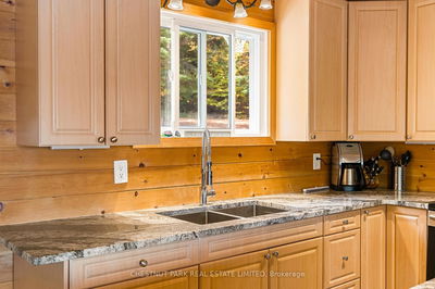 1060 Inawendawin Rd, Lake of Bays - Ridout image-0-4