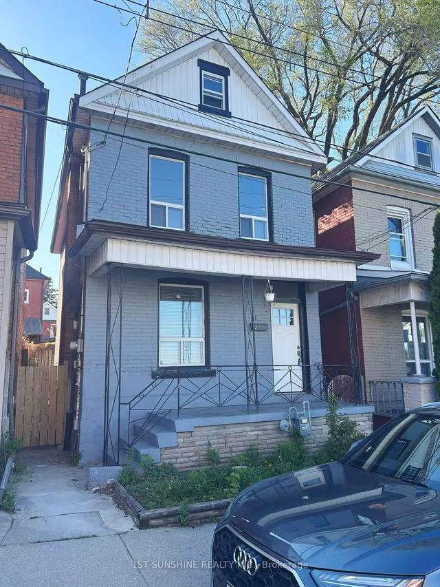 12 Greig Street