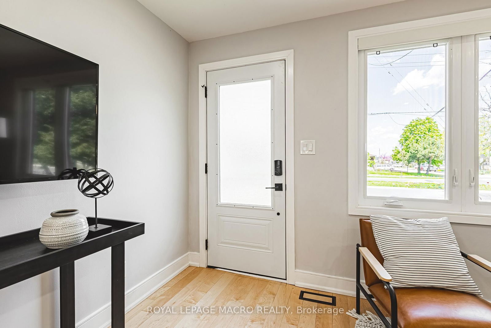 Detached House for sale at 2016 Barton Street, Hamilton, McQuesten, L8H 2Y8 - MLS: X12160431