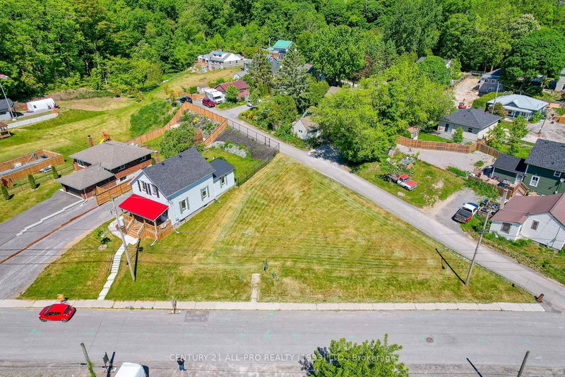 14 Alexander St, Port Hope, L1A 1B2 | Image 3