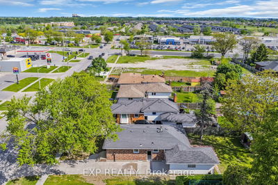 2780 Forest Glade Dr, Windsor -  image-0-3