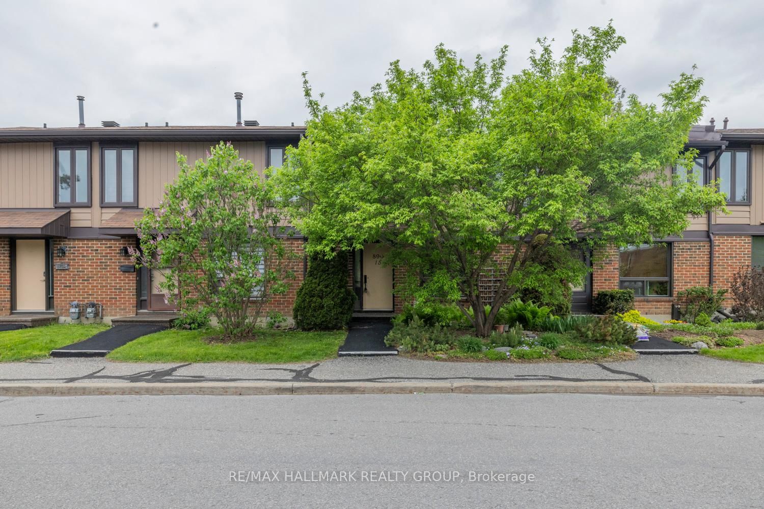 Building at 890 Cahill Drive, Ottawa, Hunt Club