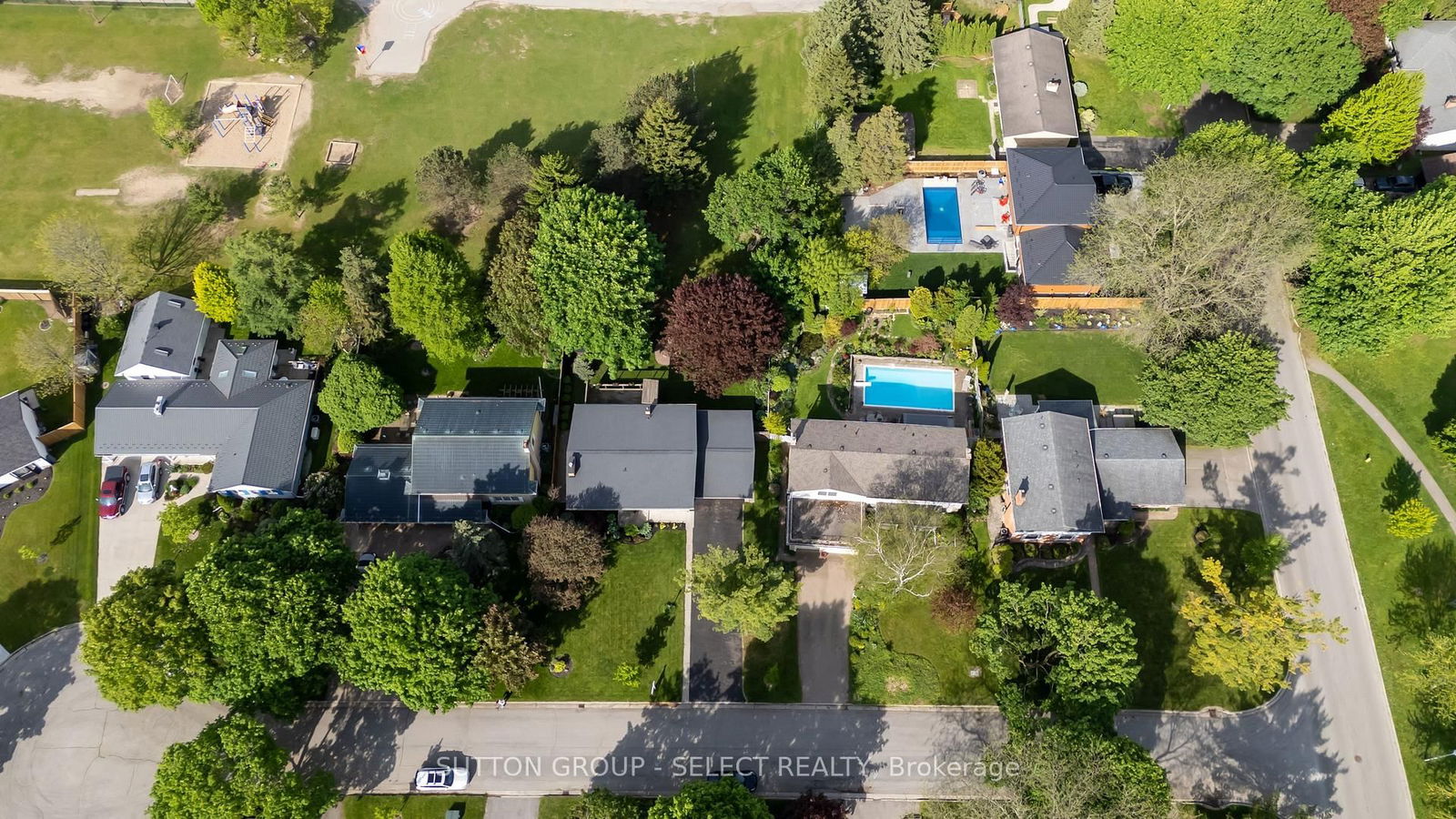 Detached House for sale at 10 Farm Manor Court, London North, North L, N6H 4J3 - MLS: X12161130