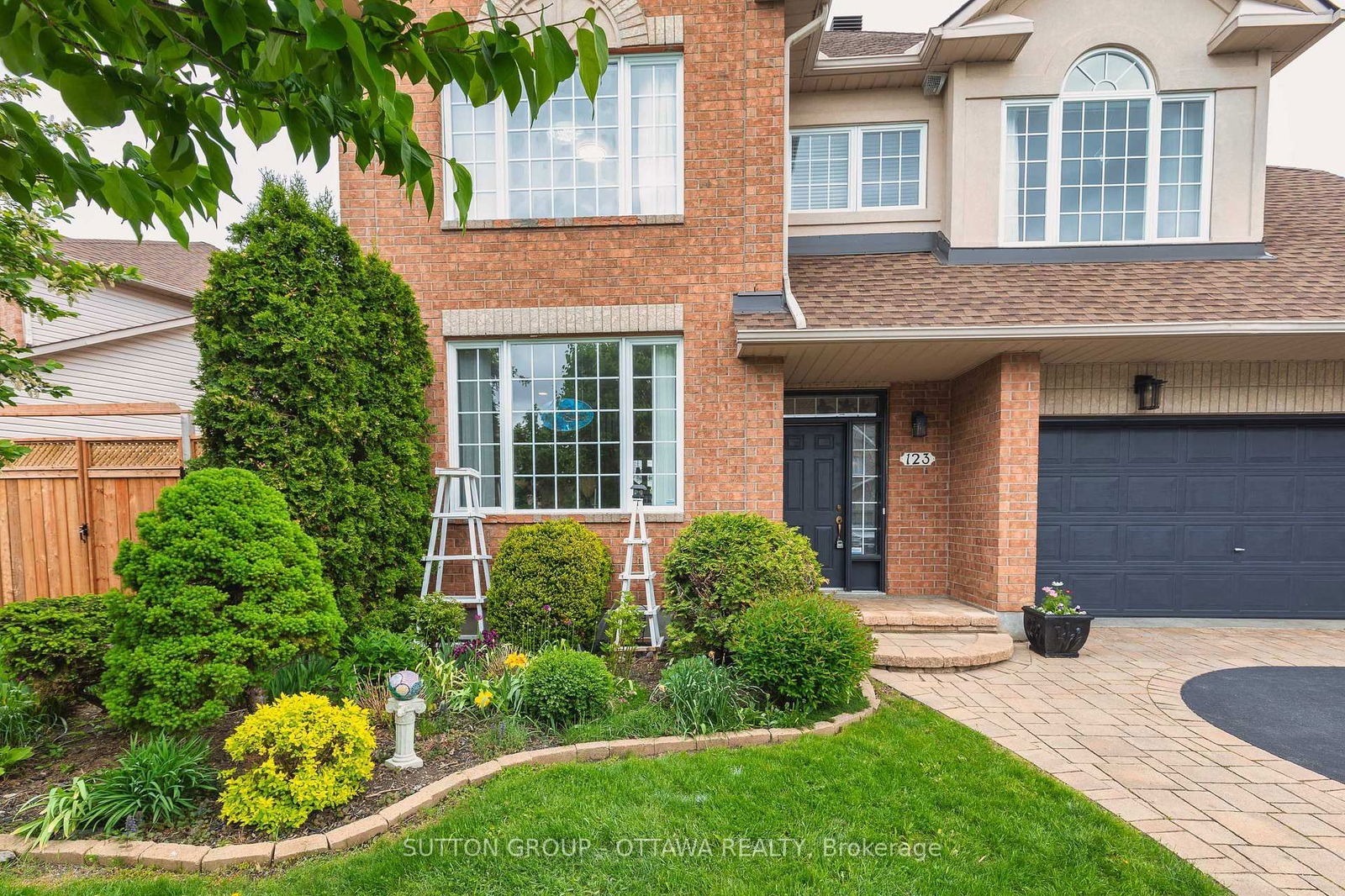 Detached House for sale at 123 Annapolis Circle, Ottawa, Hunt Club, K1V 1Z3 - MLS: X12161184