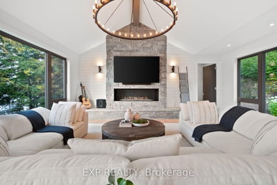 124 Claren Crescent — more photos