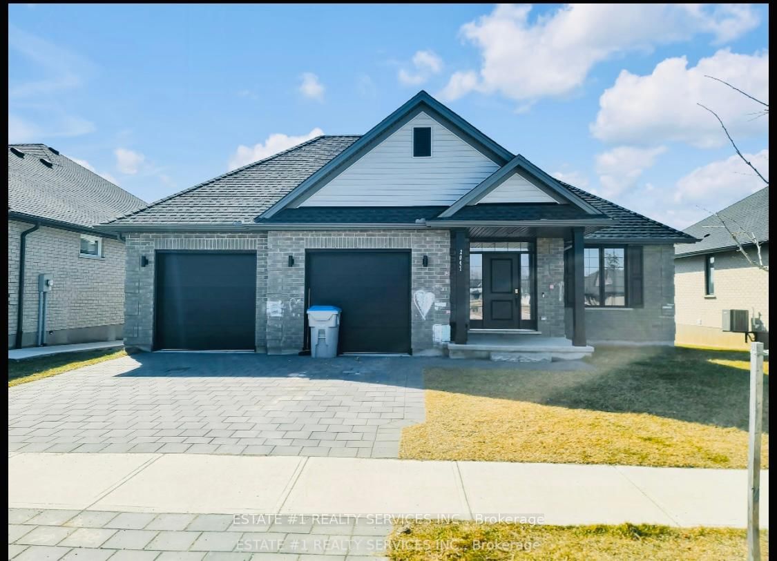 Detached House for sale at 2047 Lockwood Crescent, Strathroy-Caradoc, Rural Strathroy Caradoc, N0L 1W0 - MLS: X12161641