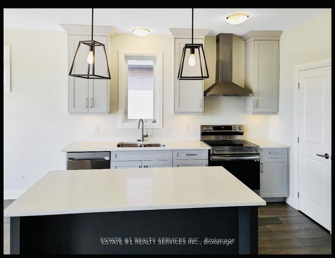 Detached House for sale at 2047 Lockwood Crescent, Strathroy-Caradoc, Ontario, N0L 1W0 - Rural Strathroy-Caradoc - MLS: X12161641