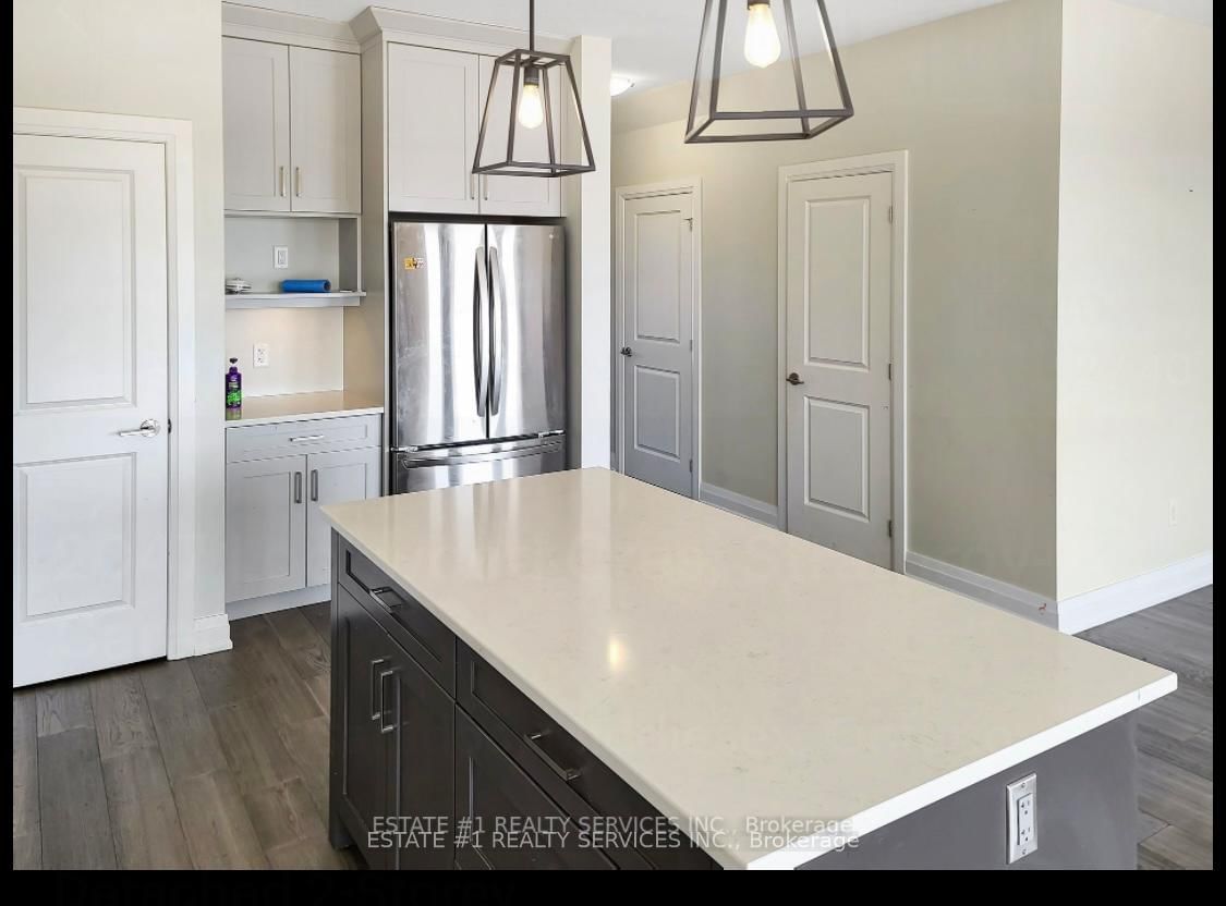 Detached House for sale at 2047 Lockwood Crescent, Strathroy-Caradoc, Ontario, N0L 1W0 - Rural Strathroy-Caradoc - MLS: X12161641