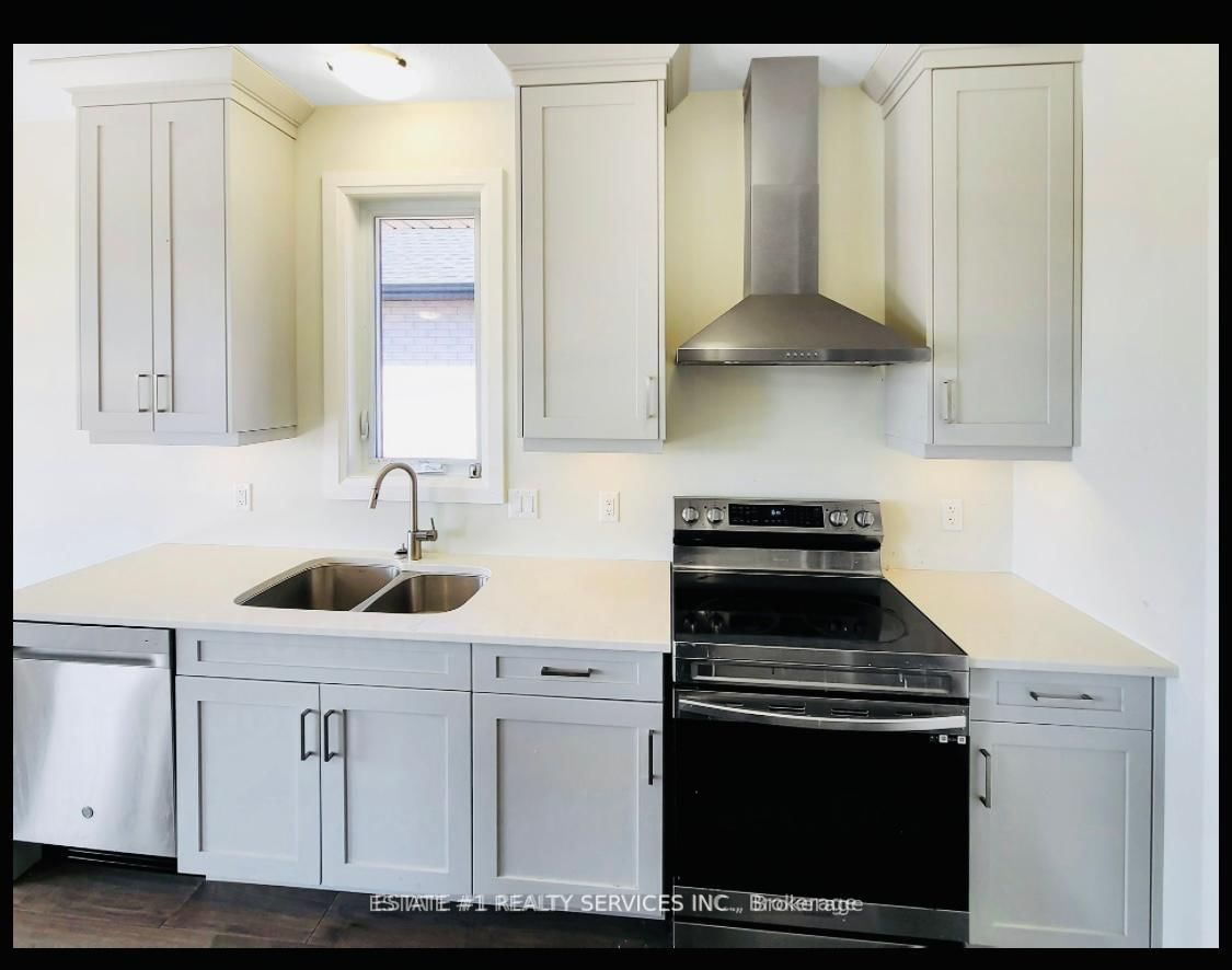 Detached House for sale at 2047 Lockwood Crescent, Strathroy-Caradoc, Ontario, N0L 1W0 - Rural Strathroy-Caradoc - MLS: X12161641